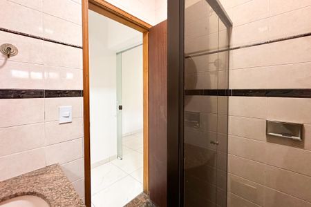 Casa à venda com 216m², 2 quartos e 2 vagasBanheiro Social 2