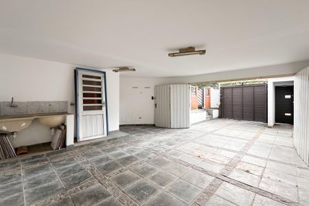 Casa à venda com 216m², 2 quartos e 2 vagasGaragem