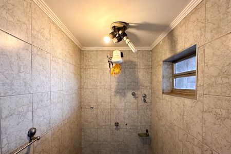 Casa à venda com 216m², 2 quartos e 2 vagasBanheiro de serviço