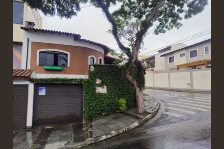 Casa à venda com 216m², 3 quartos e 2 vagasFachada