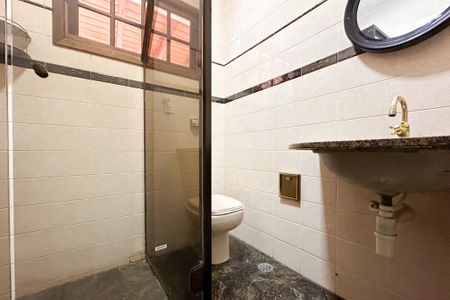 Casa à venda com 216m², 2 quartos e 2 vagasBanheiro Social 2