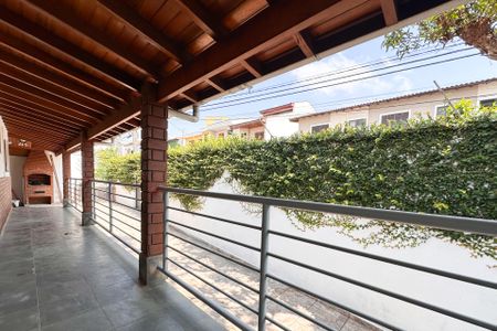 Casa à venda com 216m², 2 quartos e 2 vagasQuintal