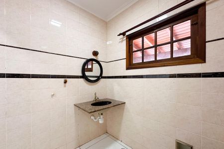 Casa à venda com 216m², 2 quartos e 2 vagasBanheiro Social