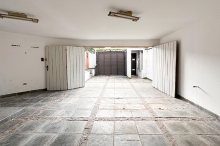 Casa à venda com 216m², 2 quartos e 2 vagasGaragem