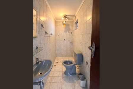 Casa à venda com 216m², 2 quartos e 2 vagasBanheiro de serviço