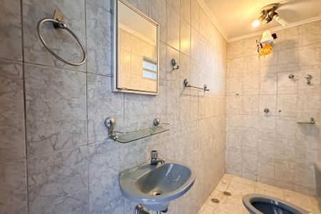 Casa à venda com 216m², 2 quartos e 2 vagasBanheiro de serviço