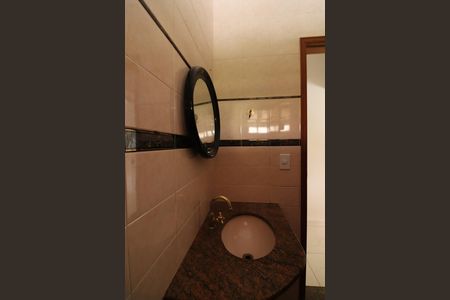 Casa à venda com 216m², 3 quartos e 2 vagasBanheiro 2