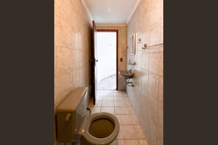 Casa à venda com 216m², 2 quartos e 2 vagasBanheiro de serviço