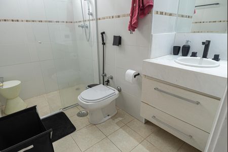Apartamento à venda com 150m², 2 quartos e 2 vagas Apartamento à venda com 150m², 2 quartos e 2 vagasBanheiro da Suíte 2