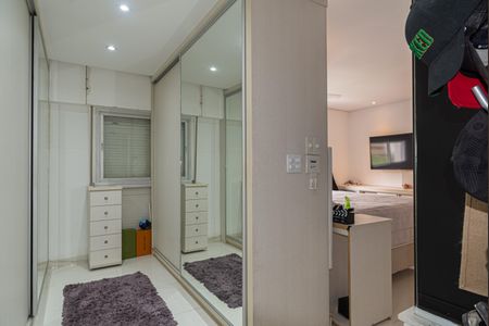 Apartamento à venda com 150m², 2 quartos e 2 vagas Apartamento à venda com 150m², 2 quartos e 2 vagasCloset da Suíte 1
