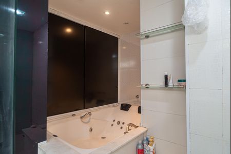 Apartamento à venda com 150m², 2 quartos e 2 vagas Apartamento à venda com 150m², 2 quartos e 2 vagasBanheiro da Suíte 1