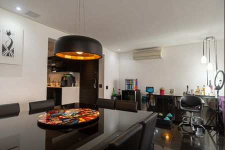 Apartamento à venda com 150m², 2 quartos e 2 vagas Apartamento à venda com 150m², 2 quartos e 2 vagasSala