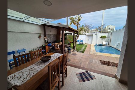 Casa de condomínio à venda com 400m², 4 quartos e 1 vaga