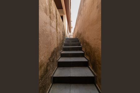 Casa à venda com 200m², 3 quartos e 2 vagasEscada