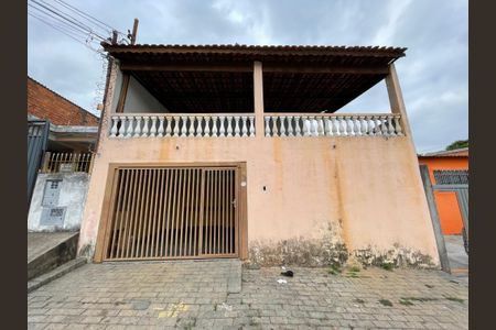Casa à venda com 200m², 3 quartos e 2 vagasFachada