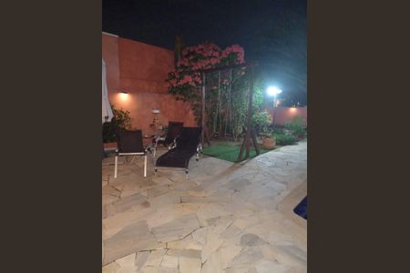 Casa de condomínio para alugar com 313m², 5 quartos e 6 vagas