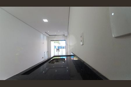 Casa à venda com 32m², 1 quarto e 1 vaga