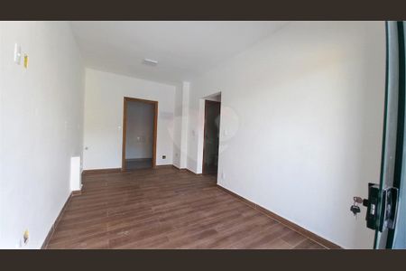 Casa à venda com 32m², 1 quarto e 1 vaga