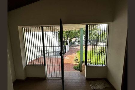 Casa à venda com 6 quartos, 320m² em Bela Aliança, São Paulo