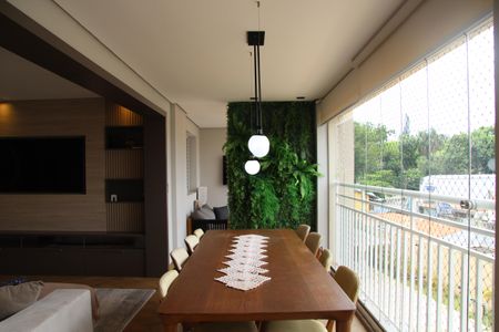 Apartamento à venda com 134m², 4 quartos e 2 vagasSala com varanda gourmet integrada 