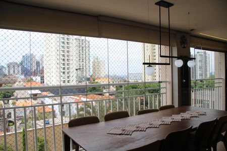 Apartamento à venda com 134m², 4 quartos e 2 vagasSala com varanda gourmet integrada 