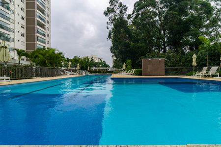 Apartamento à venda com 220m², 3 quartos e 3 vagasÁrea comum - Piscina