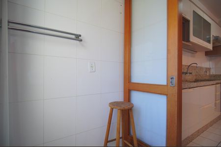 Apartamento para alugar com 100m², 2 quartos e 1 vagaÁrea de Serviço