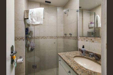 Apartamento para alugar com 115m², 3 quartos e 2 vagas Apartamento para alugar com 115m², 3 quartos e 2 vagasBanheiro Corredor