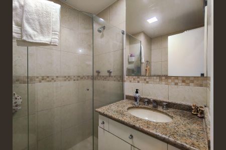 Apartamento para alugar com 115m², 3 quartos e 2 vagas Apartamento para alugar com 115m², 3 quartos e 2 vagasBanheiro Corredor