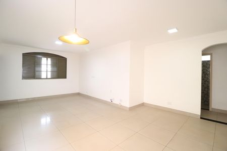 Sala de casa para alugar com 4 quartos, 170m² em Cidade Jardim, Uberlândia