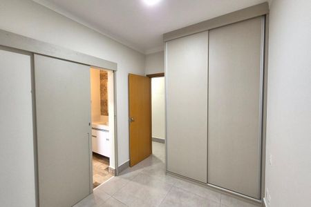 Casa de condomínio à venda com 216m², 4 quartos e 4 vagasQuarto 3 - Suíte 