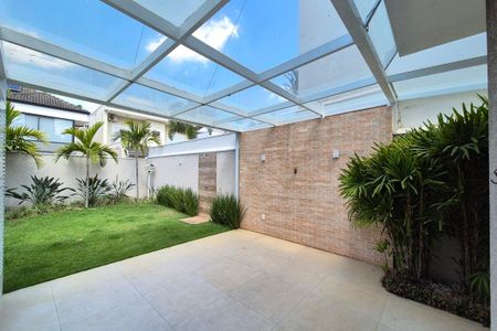 Casa de condomínio à venda com 216m², 4 quartos e 4 vagasÁrea comum