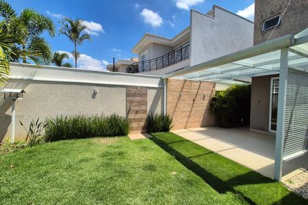 Casa de condomínio à venda com 216m², 4 quartos e 4 vagasVista da suíte 2 