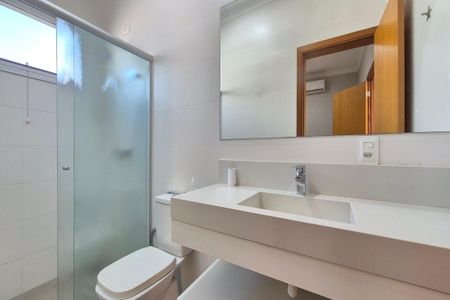 Casa de condomínio à venda com 216m², 4 quartos e 4 vagasBanheiro da Suíte