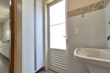 Casa de condomínio à venda com 216m², 4 quartos e 4 vagasÁrea de Serviço