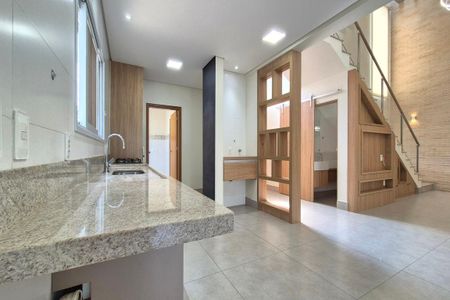 Casa de condomínio à venda com 216m², 4 quartos e 4 vagasCozinha 