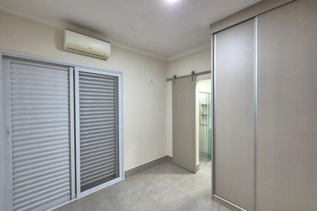 Casa de condomínio à venda com 216m², 4 quartos e 4 vagasQuarto 1 - Suíte 