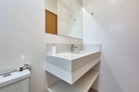 Casa de condomínio à venda com 216m², 4 quartos e 4 vagasBanheiro da Suíte