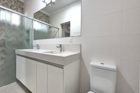 Casa de condomínio à venda com 216m², 4 quartos e 4 vagasBanheiro da Suíte 1