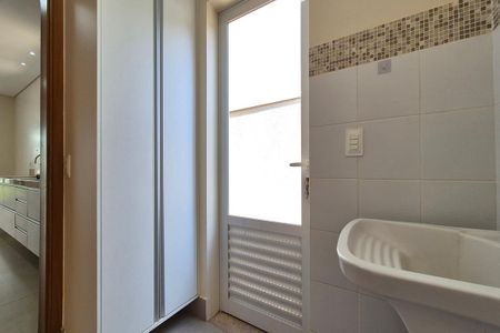 Casa de condomínio à venda com 216m², 4 quartos e 4 vagasÁrea de Serviço