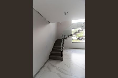 Apartamento à venda com 350m², 4 quartos e 2 vagasEscada