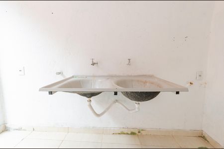 Casa para alugar com 60m², 2 quartos e 1 vagaÁrea de serviço