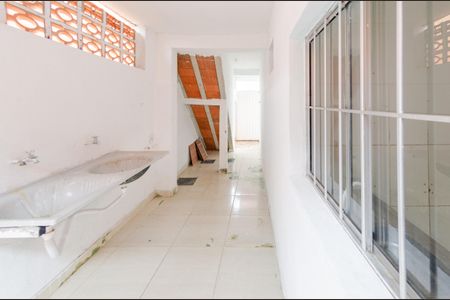 Casa para alugar com 60m², 2 quartos e 1 vagaÁrea de serviço