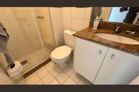 Apartamento para alugar com 69m², 2 quartos e 1 vaga Apartamento para alugar com 69m², 2 quartos e 1 vagaBanheiro social