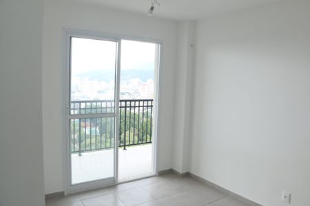 sala de apartamento para alugar com 2 quartos, 57m² em Santa Catarina, Nova Iguaçu