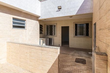 Casa à venda com 252m², 5 quartos e 3 vagas Casa à venda com 252m², 5 quartos e 3 vagasCasa 2 - Hall da entrada