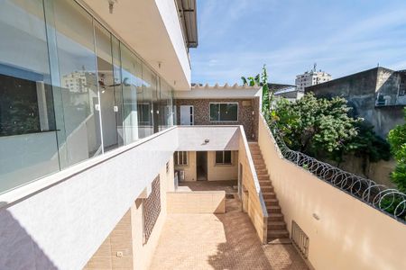 Casa à venda com 252m², 5 quartos e 3 vagas Casa à venda com 252m², 5 quartos e 3 vagasCasa 3 - Vista da Varanda