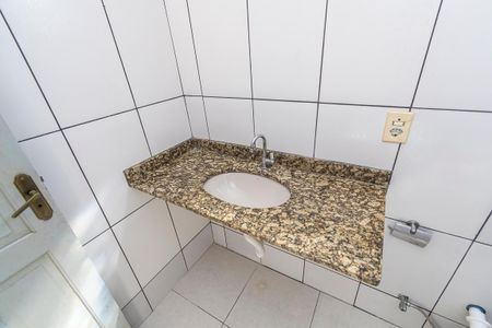 Casa à venda com 252m², 5 quartos e 3 vagas Casa à venda com 252m², 5 quartos e 3 vagasCasa 2 - Banheiro