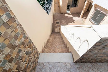 Casa à venda com 252m², 5 quartos e 3 vagas Casa à venda com 252m², 5 quartos e 3 vagasCasa 3 - Varanda da entrada