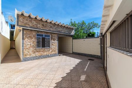 Casa à venda com 252m², 5 quartos e 3 vagas Casa à venda com 252m², 5 quartos e 3 vagasÁrea comum - Varanda e Garagem